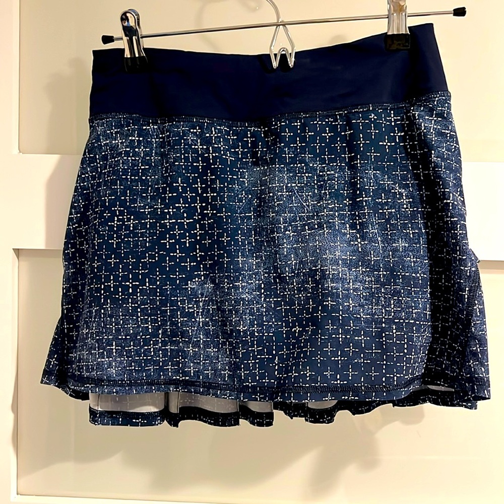 Lululemon Skirt 2 Navy Pace Setter Tenis Skirt Pleated - good condition